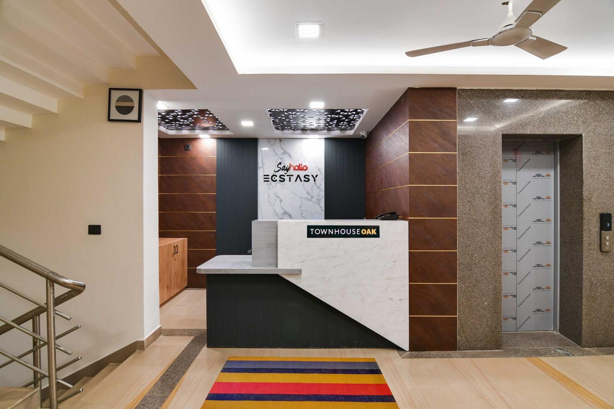 Super Townhouse Oak Sayhallo Ecstasy Bhubaneswar Eksteriør bilde