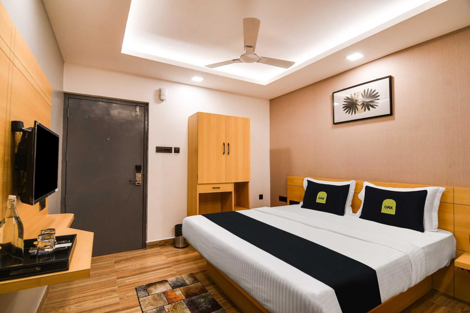 Super Townhouse Oak Sayhallo Ecstasy Bhubaneswar Eksteriør bilde