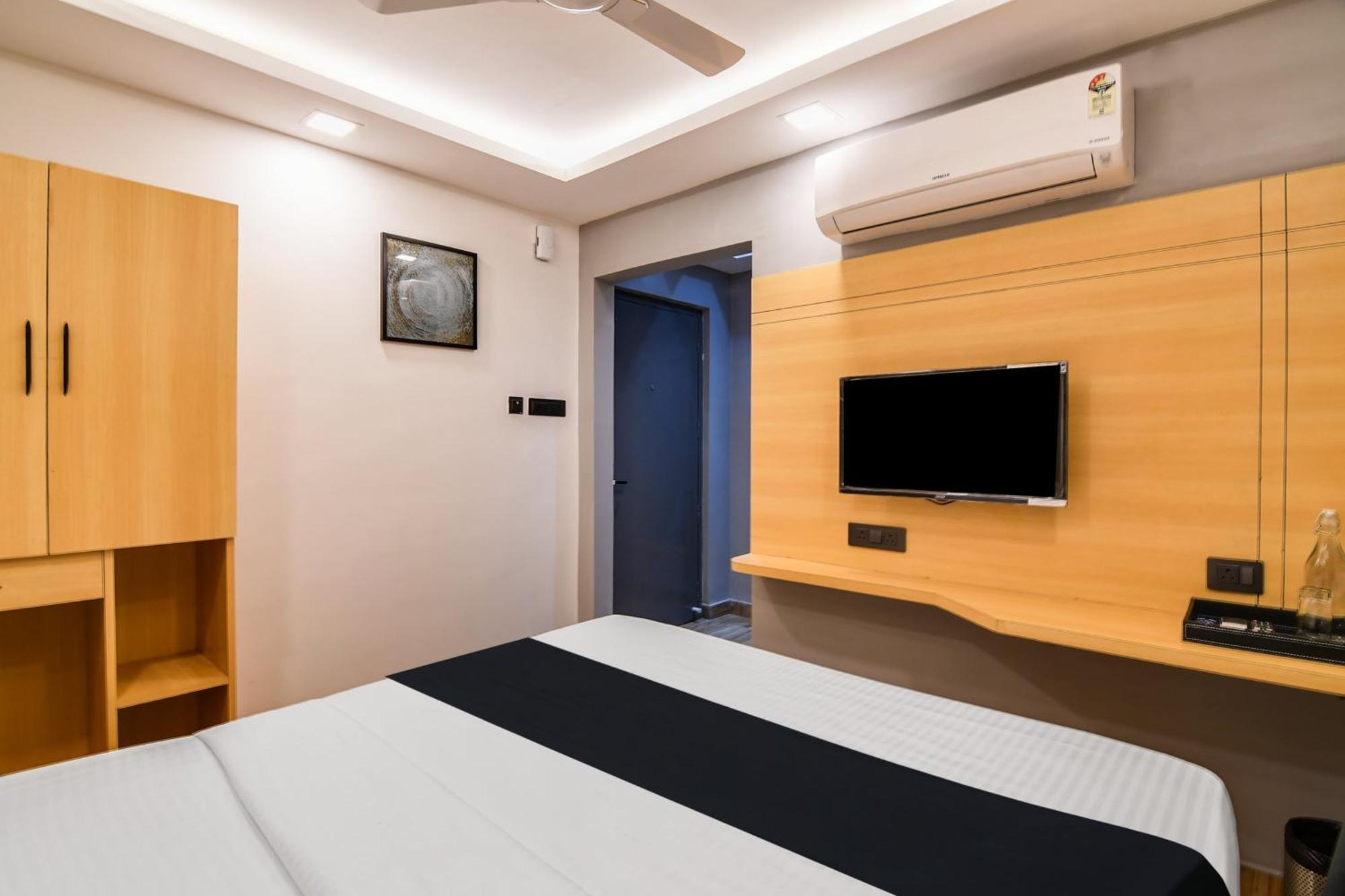 Super Townhouse Oak Sayhallo Ecstasy Bhubaneswar Eksteriør bilde