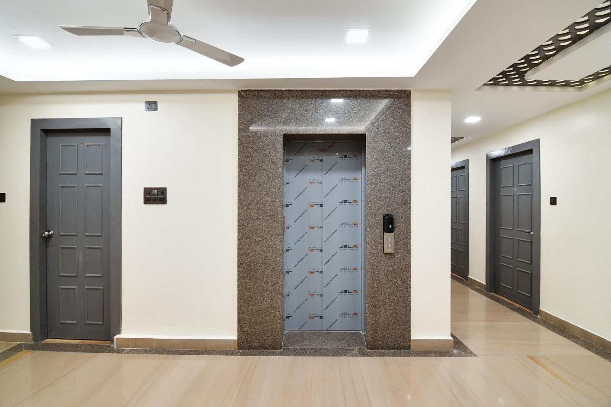 Super Townhouse Oak Sayhallo Ecstasy Bhubaneswar Eksteriør bilde