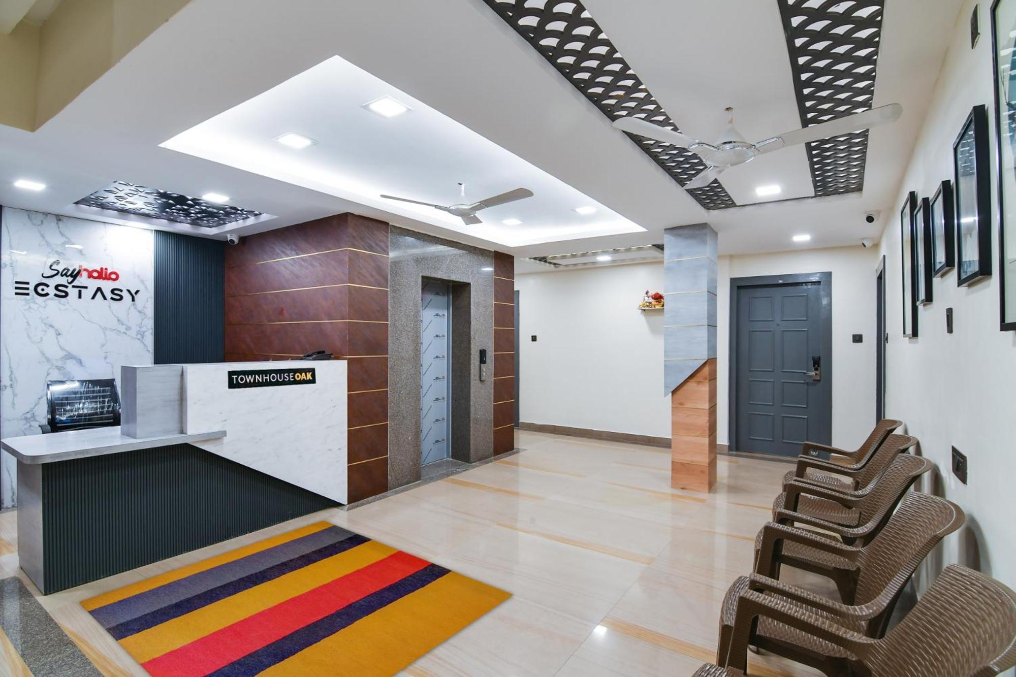Super Townhouse Oak Sayhallo Ecstasy Bhubaneswar Eksteriør bilde