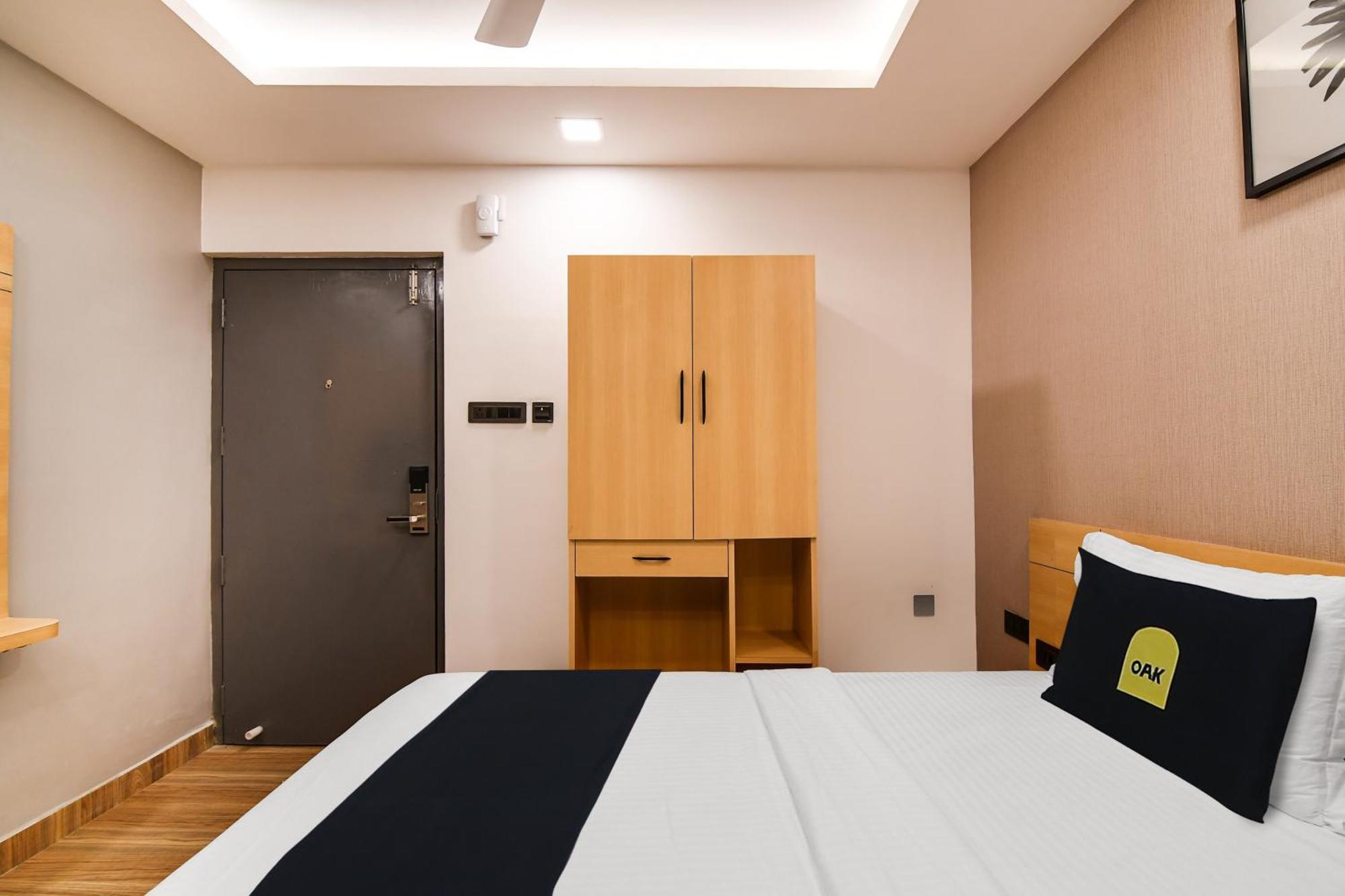 Super Townhouse Oak Sayhallo Ecstasy Bhubaneswar Eksteriør bilde