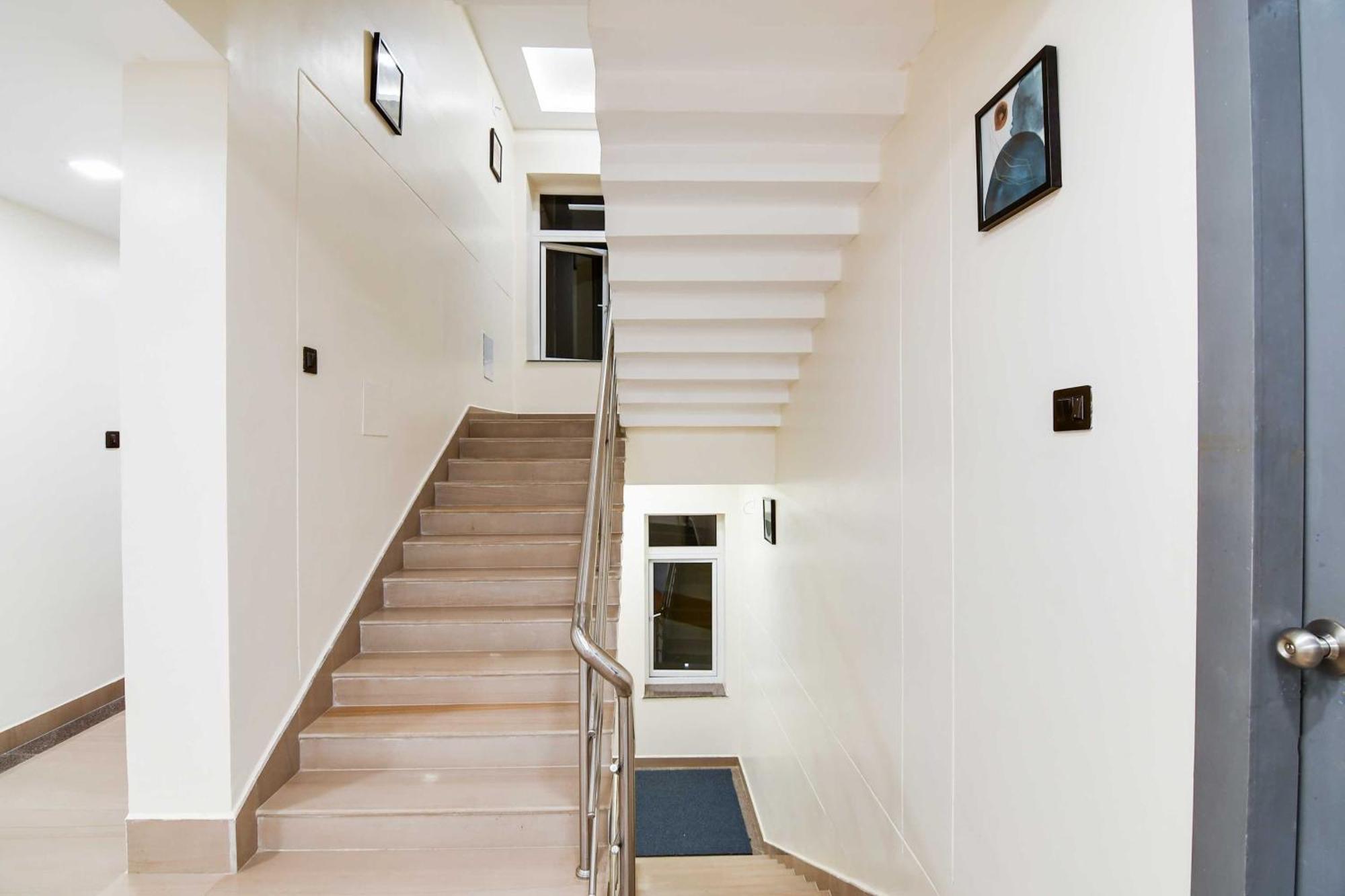 Super Townhouse Oak Sayhallo Ecstasy Bhubaneswar Eksteriør bilde