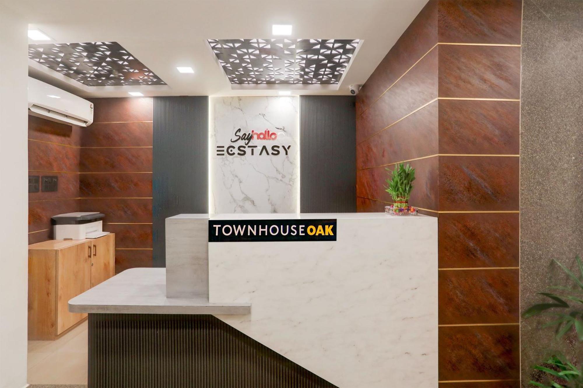Super Townhouse Oak Sayhallo Ecstasy Bhubaneswar Eksteriør bilde
